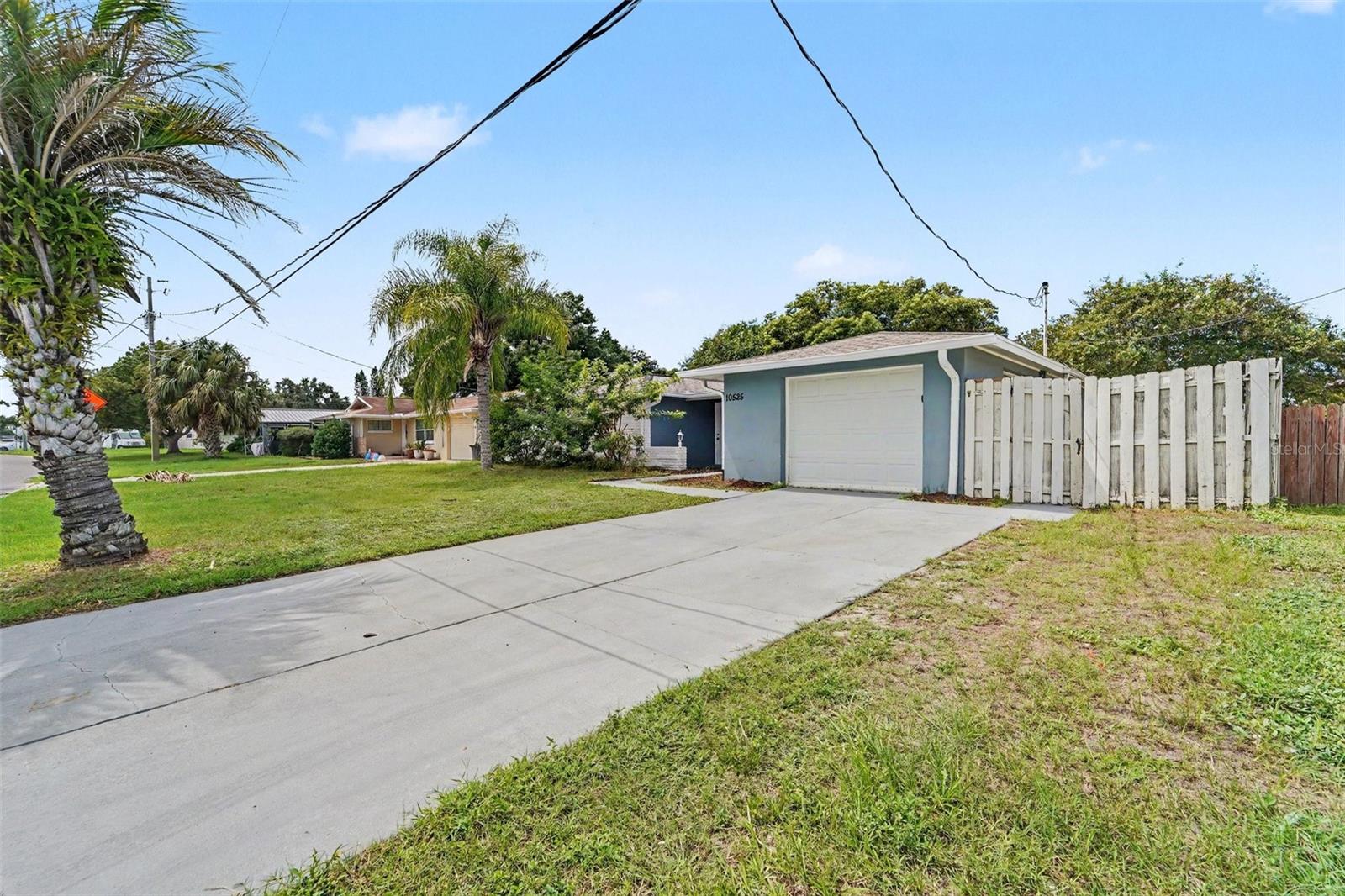 10525 Oleander Dr — photo
