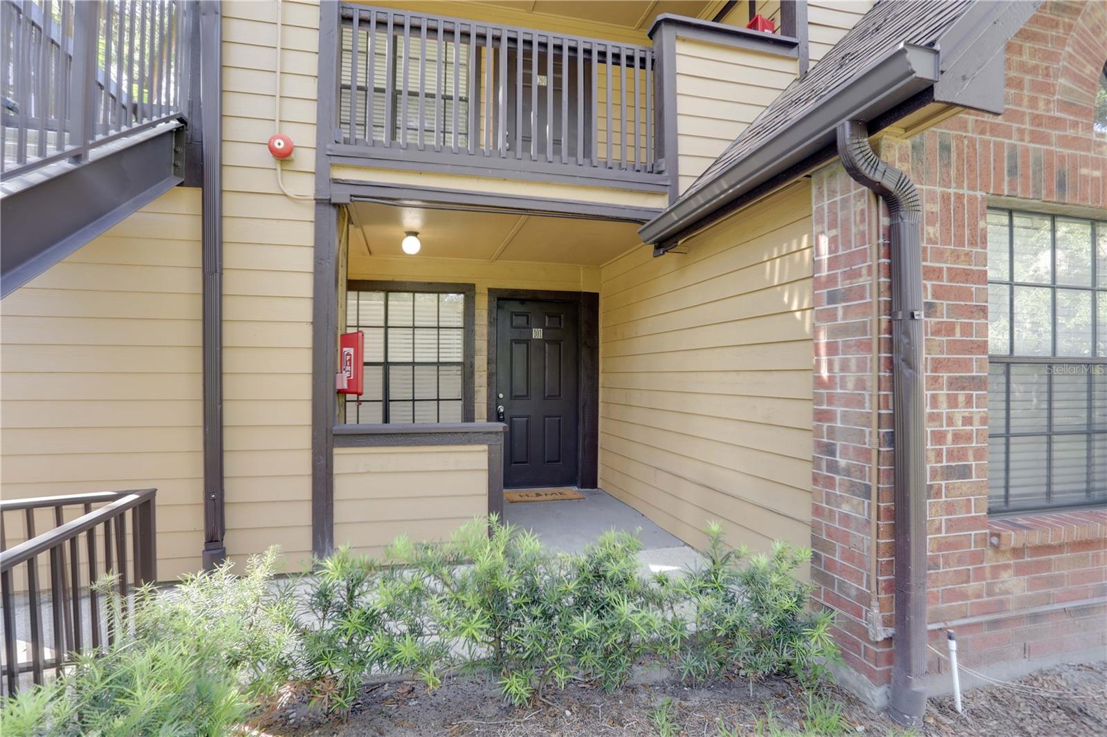 385 Woodside Dr #101 — photo