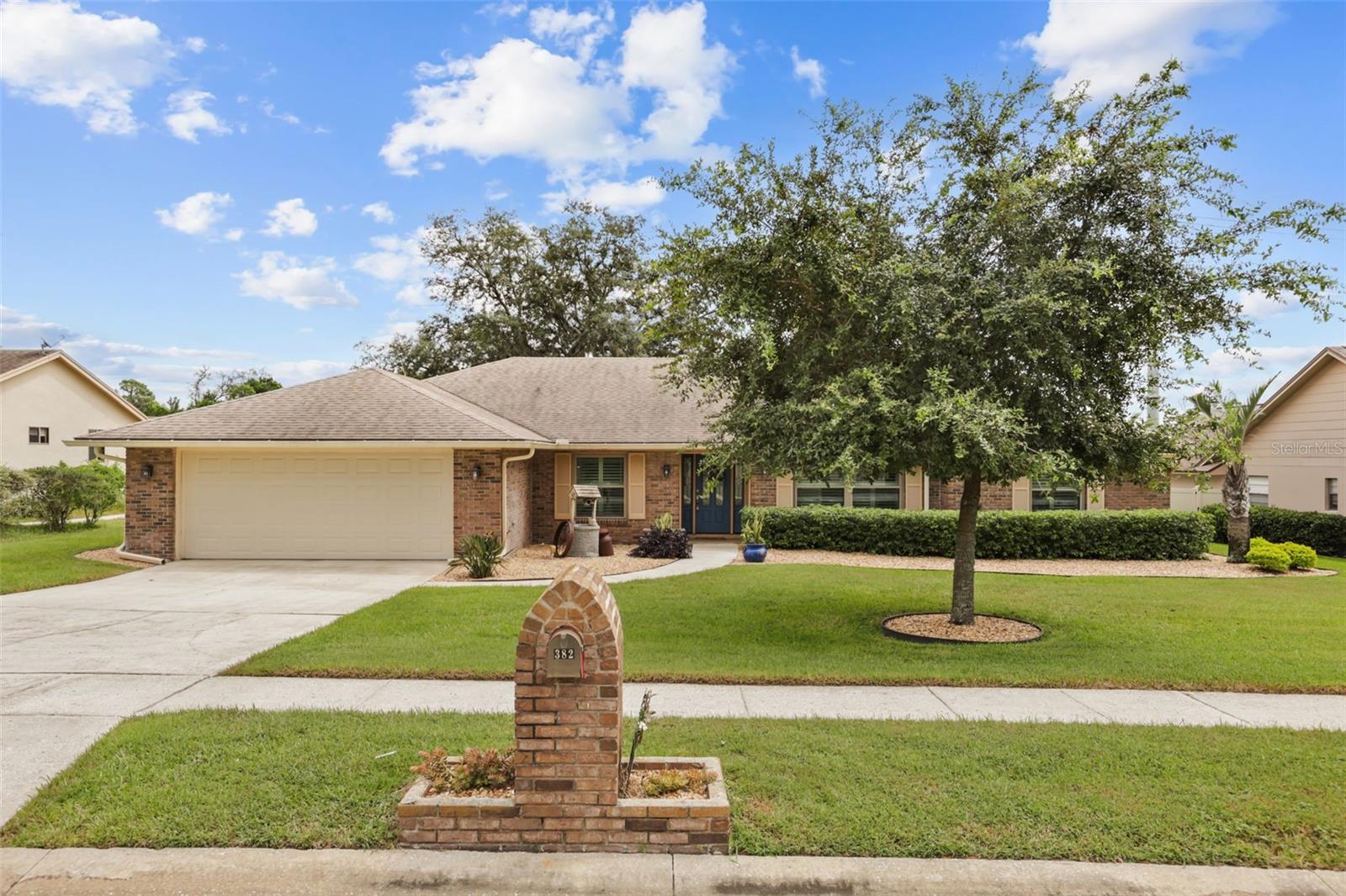 382 Forest Park Cir — photo