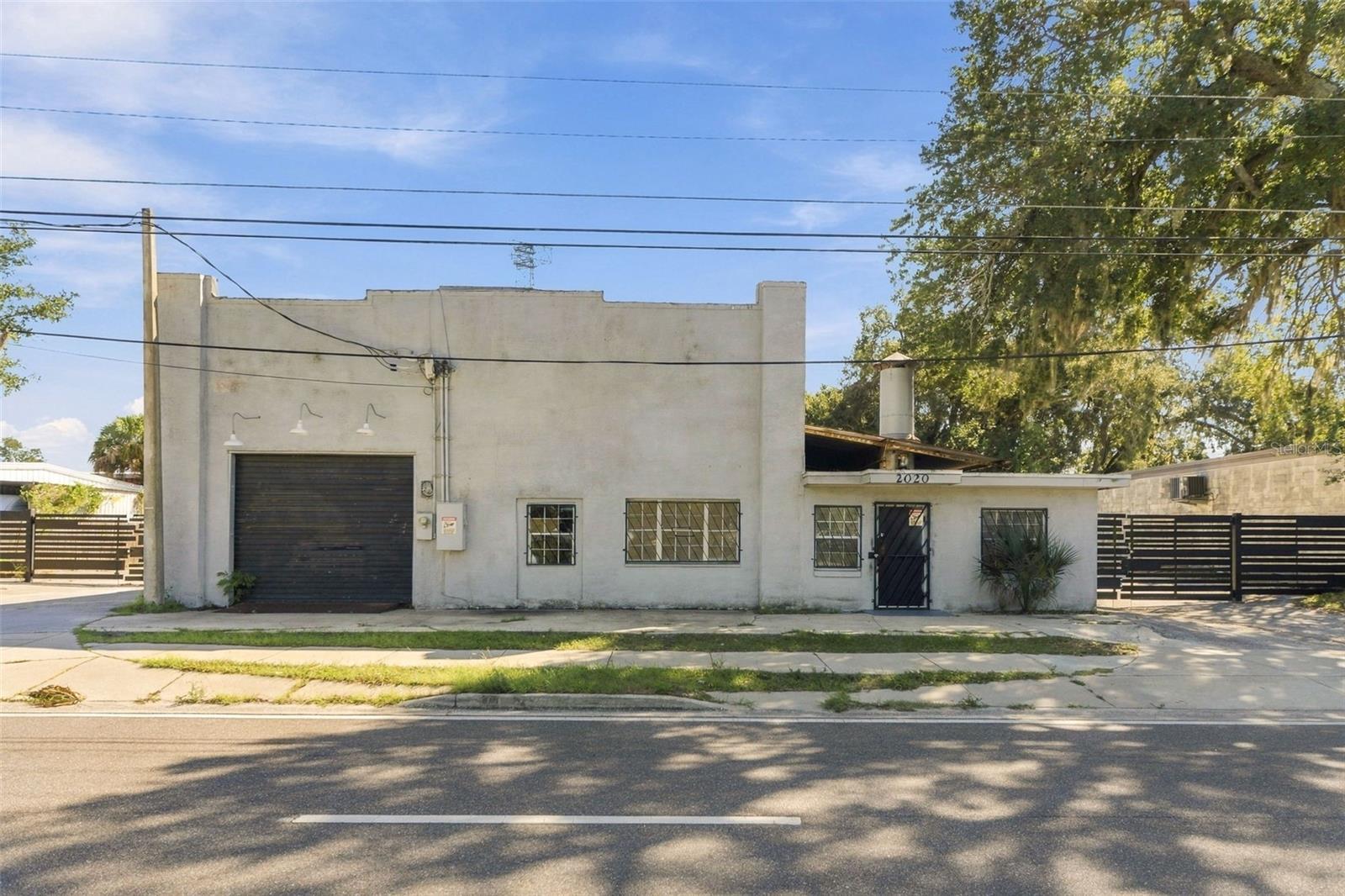 2020 W Washington St — photo