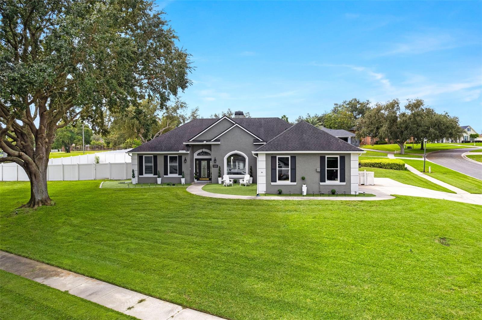 11201 Lake Katherine Cir — photo