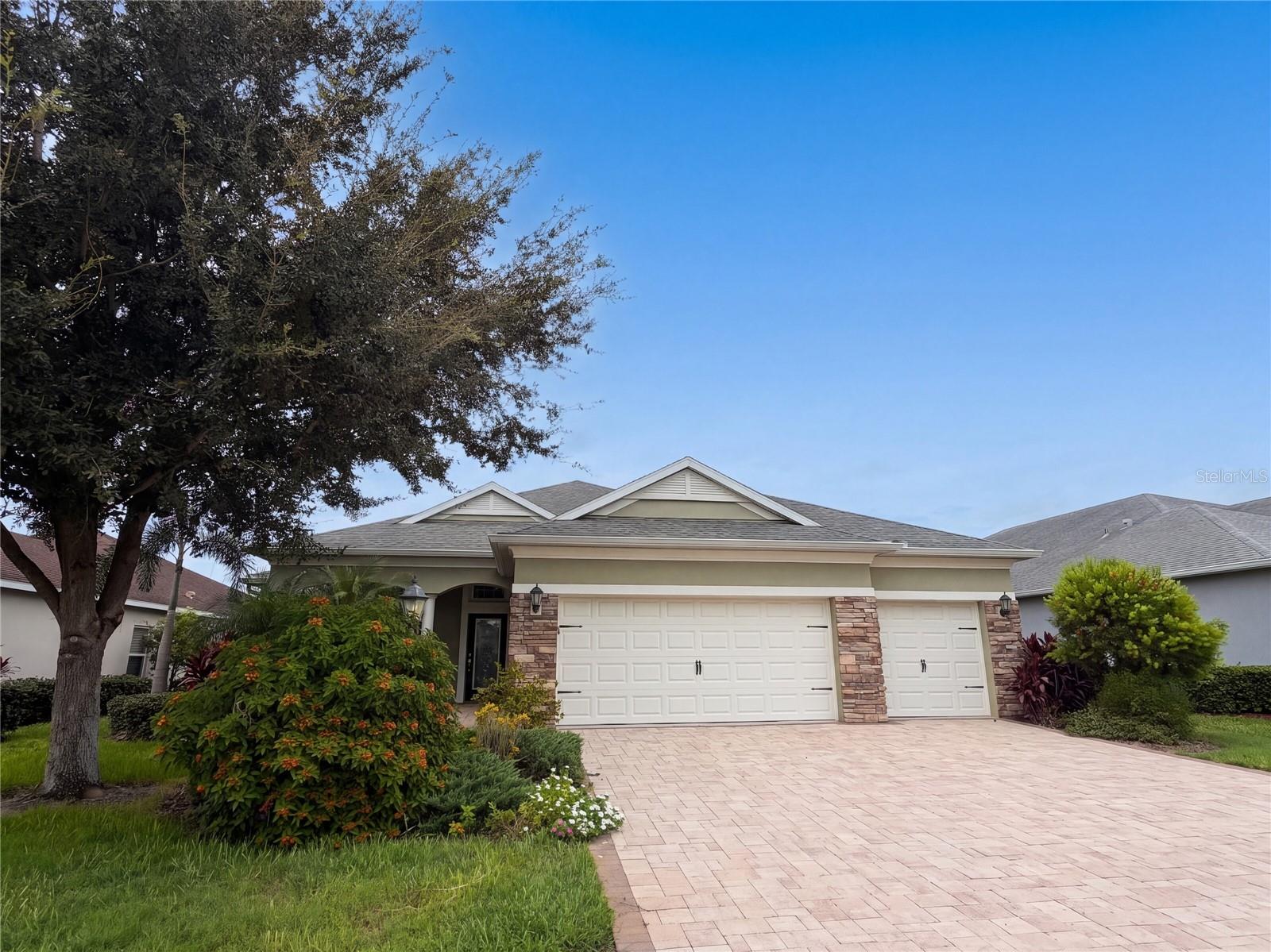 1121 Thornbury Dr — photo