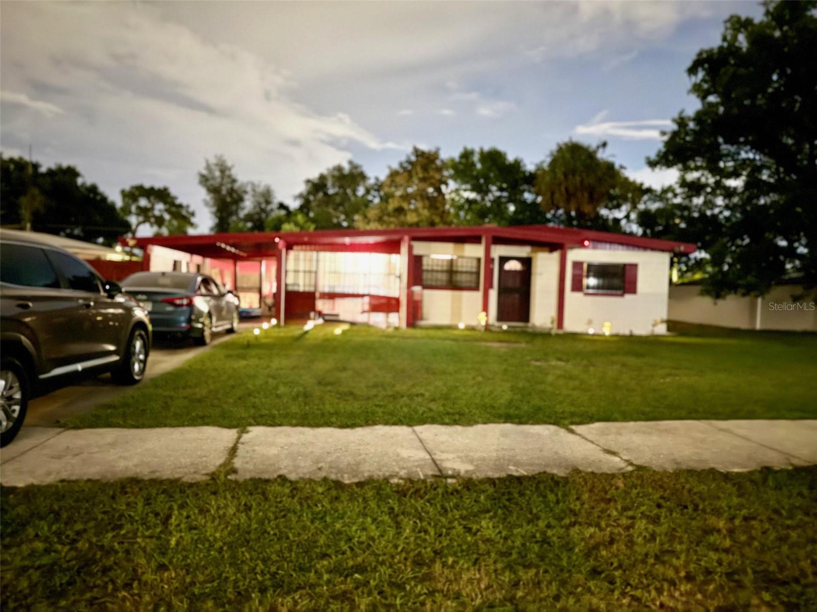 1535 Daly St — photo