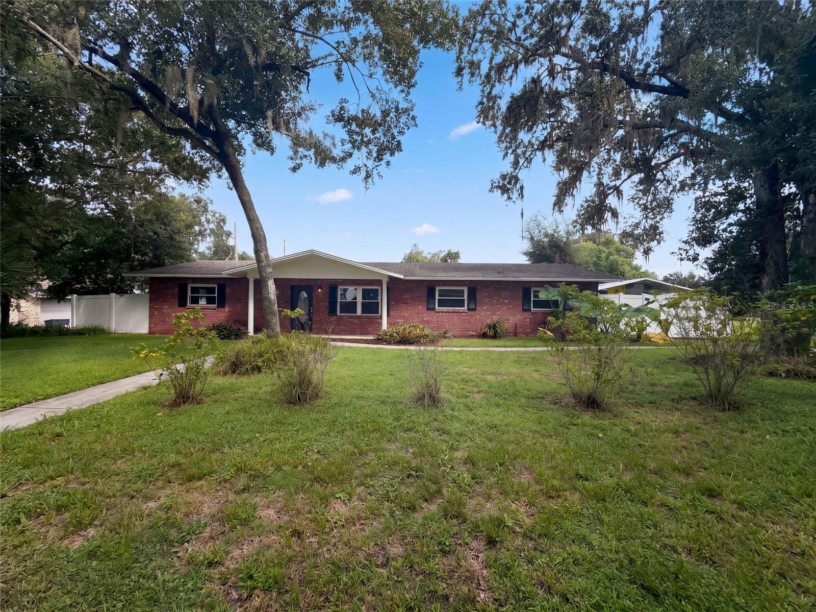 2716 Charleston Dr — photo