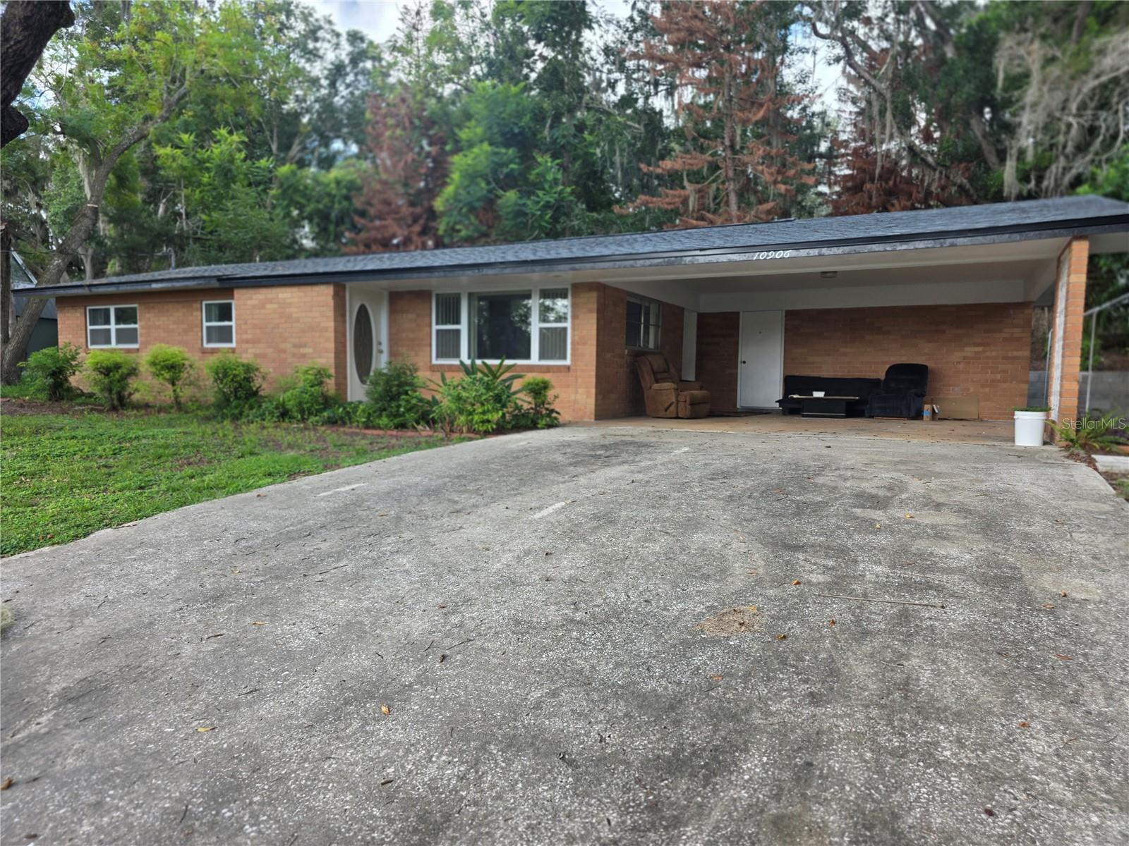 10906 Crescent Ln — photo