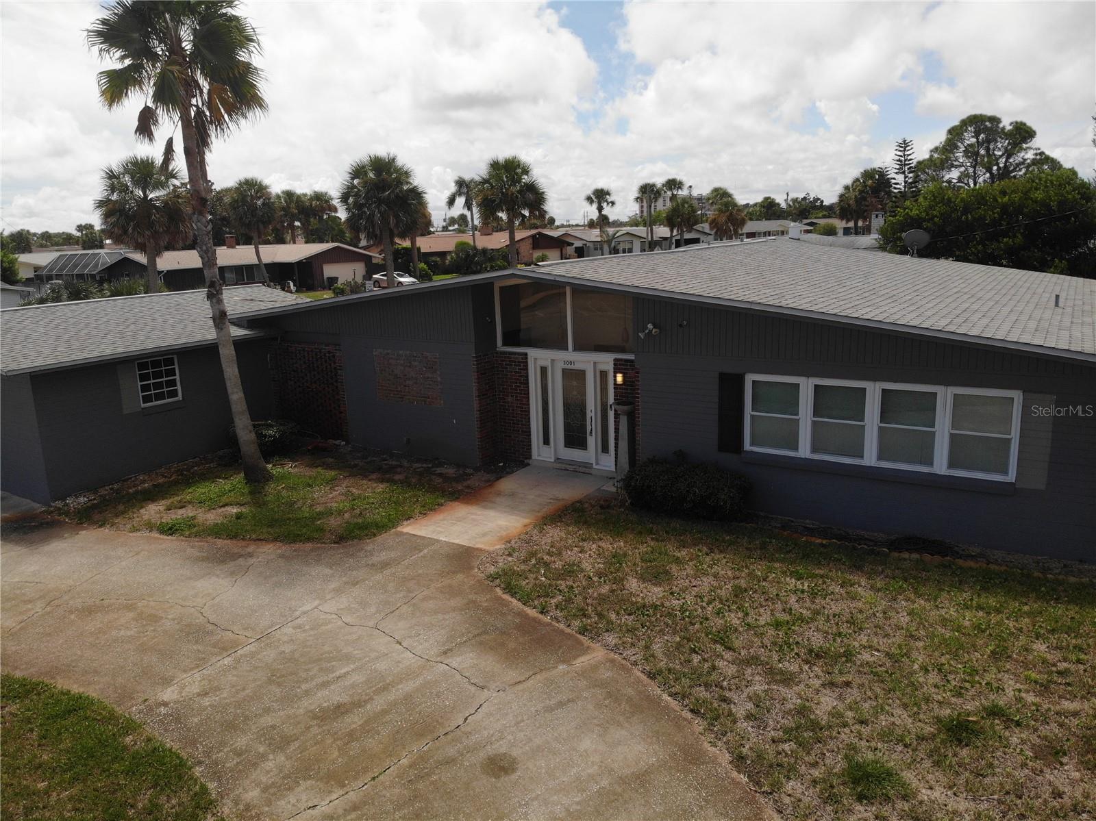 3001 N Oleander Ave — photo