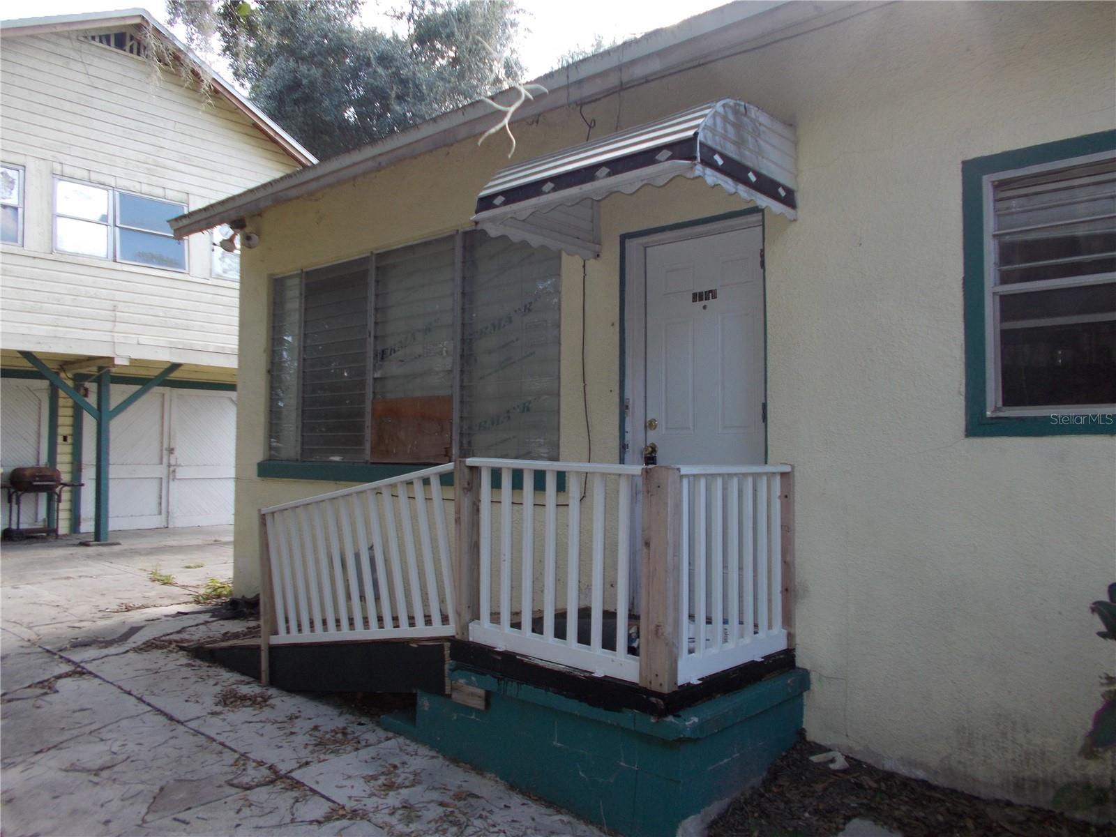 534 Avenue B NE #B — photo