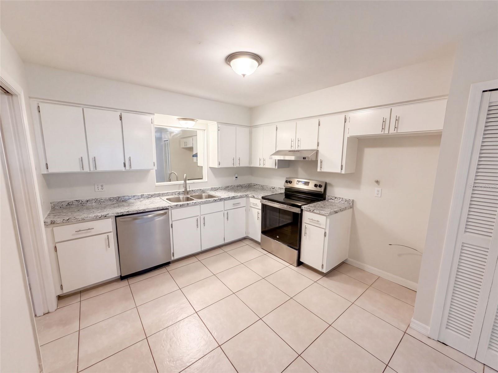208 Robin Road, Altamonte Springs, FL 32701 — photo 2