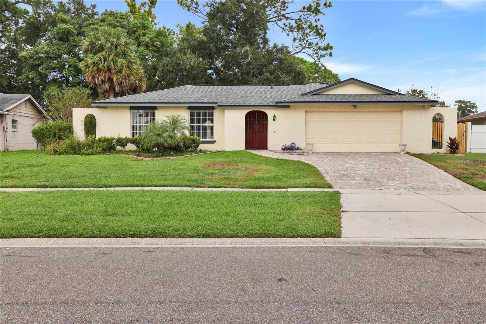 513 Green Briar Blvd — photo