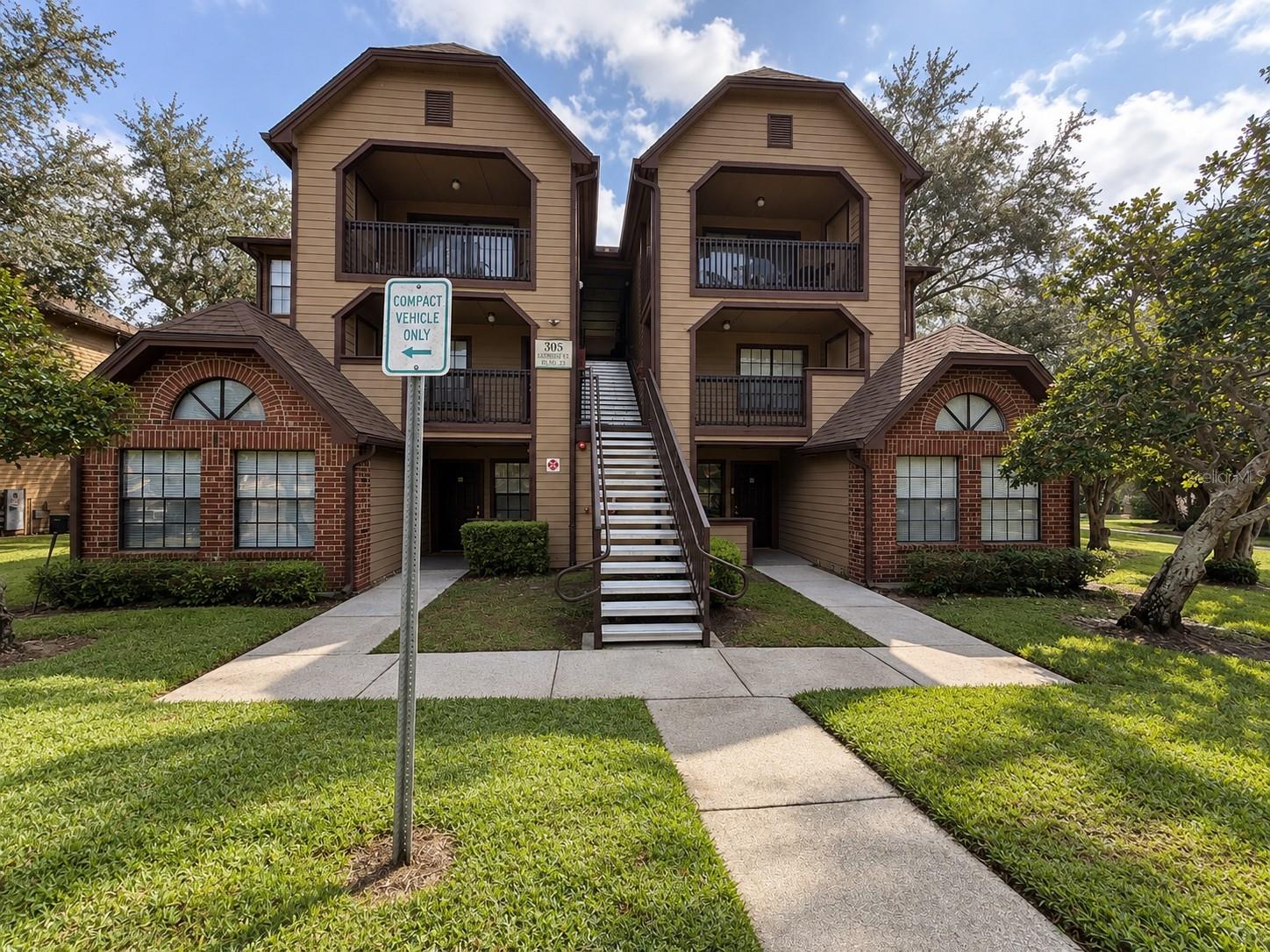 305 Lakepointe Dr #101 — photo