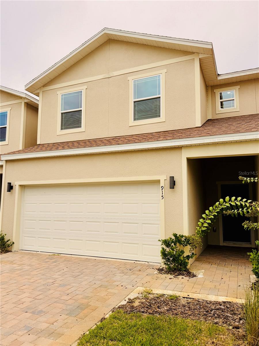 915 Lakefront Village Dr — photo