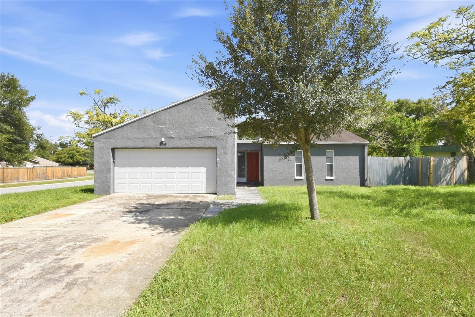 209 Banyan Ct — photo