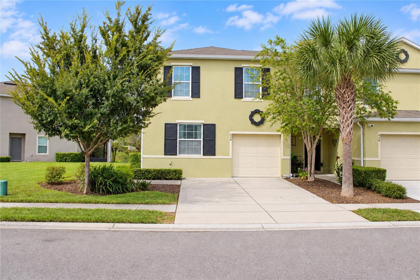 424 Arbor Lakes — photo