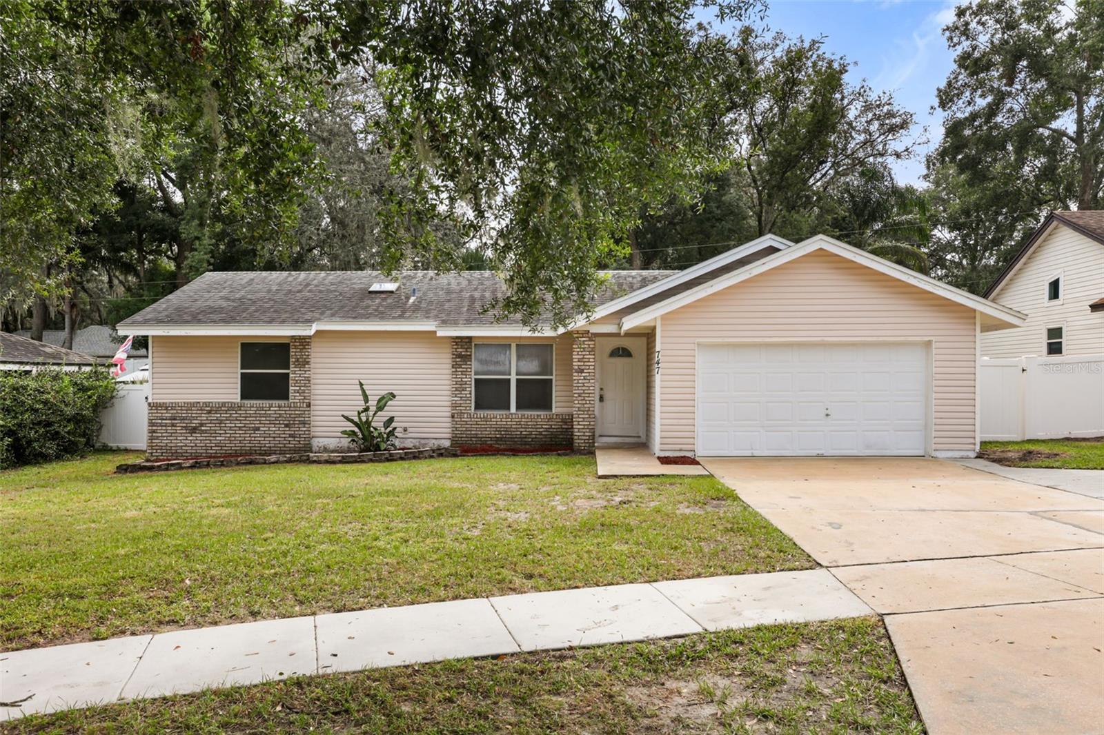 747 Monroe Harbor Pl — photo
