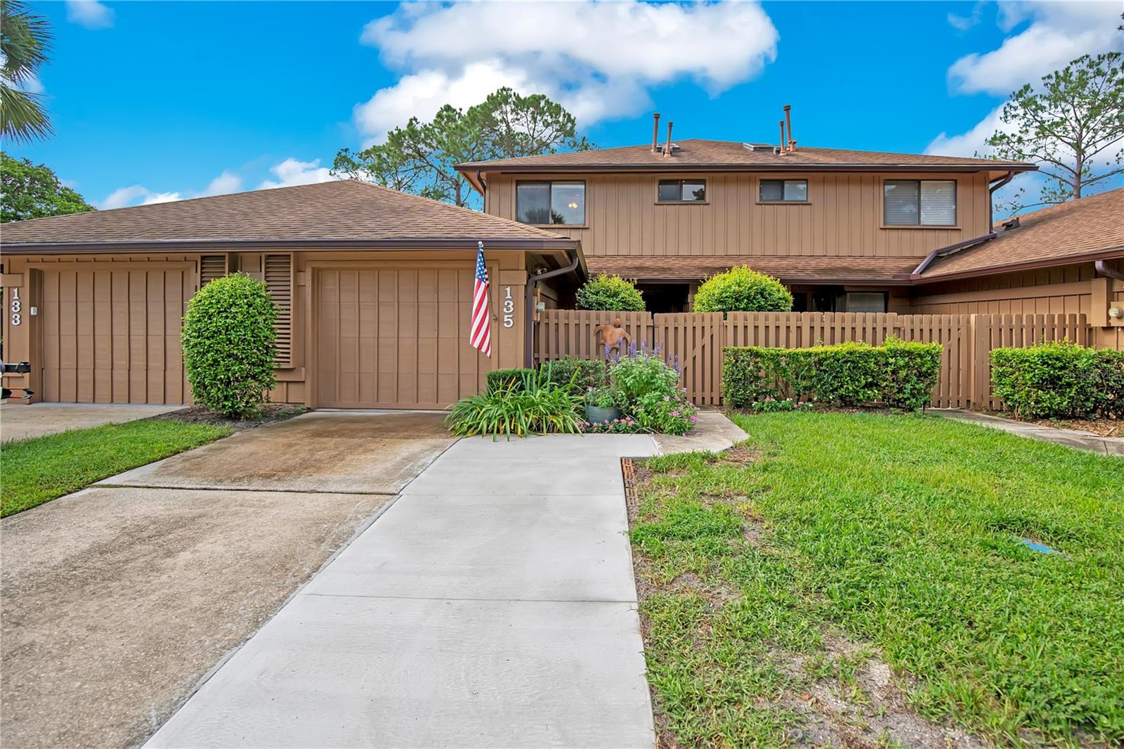 135 Heron Bay Cir — photo