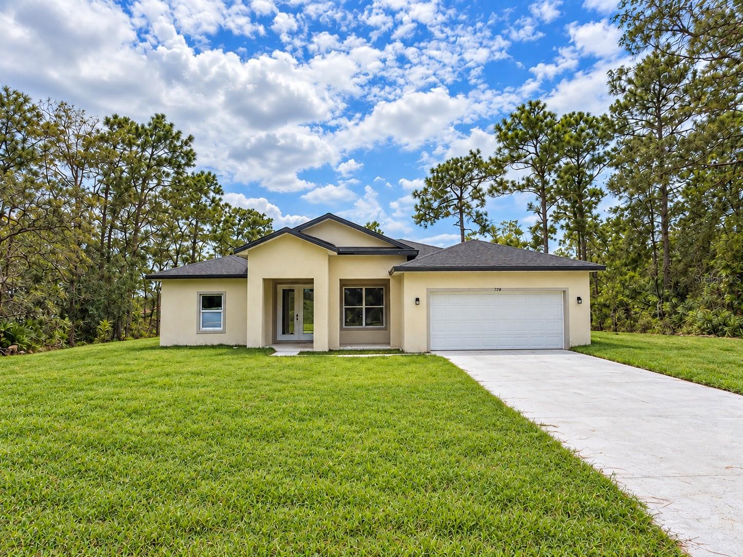 730 W Hummingbird Dr — photo