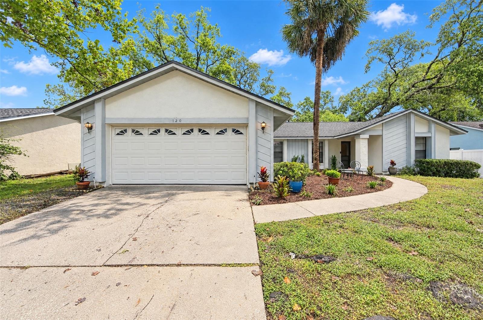 120 Buck Ct — photo