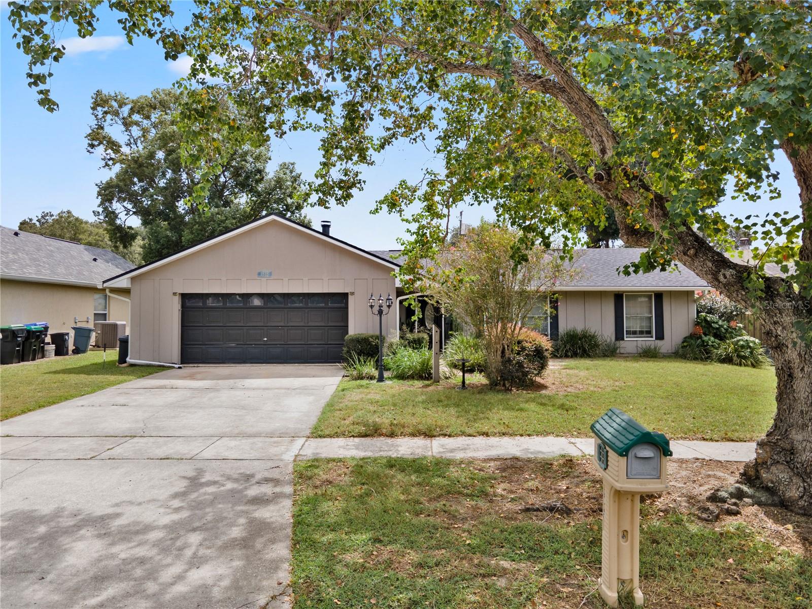 1818 Crownwood Dr — photo
