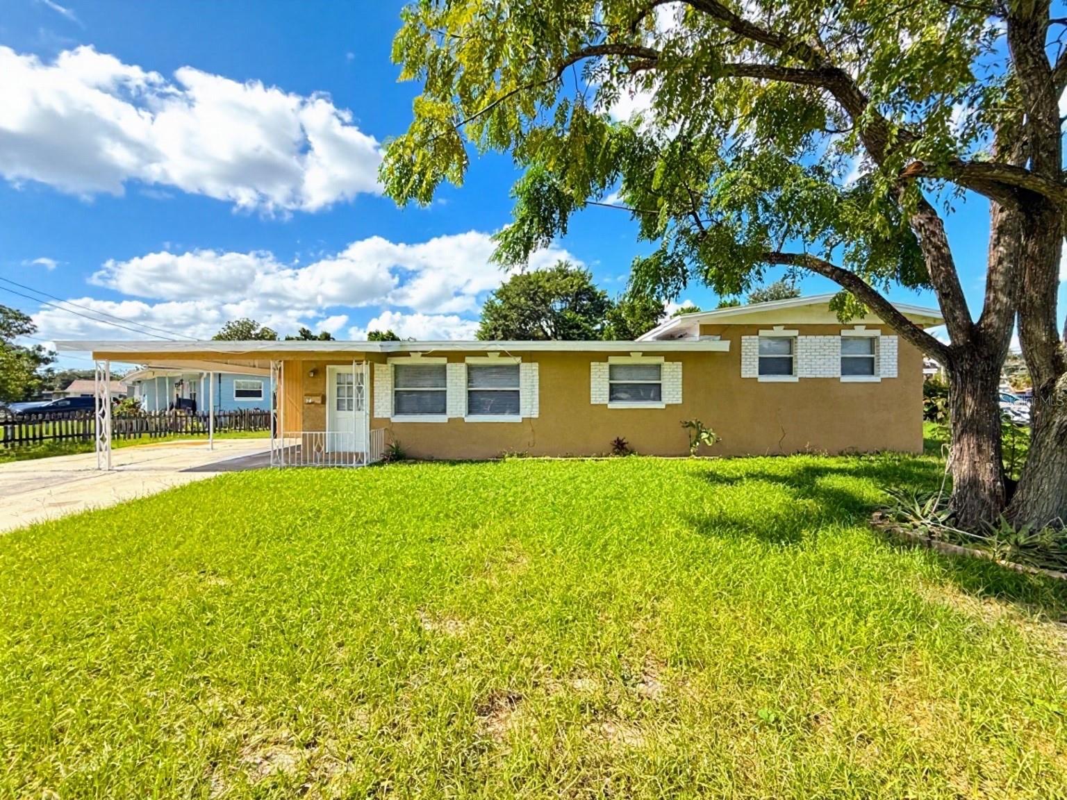1314 Hialeah Dr — photo