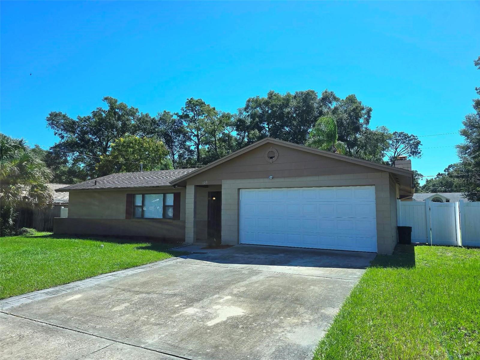 126 Meadowlark Dr — photo