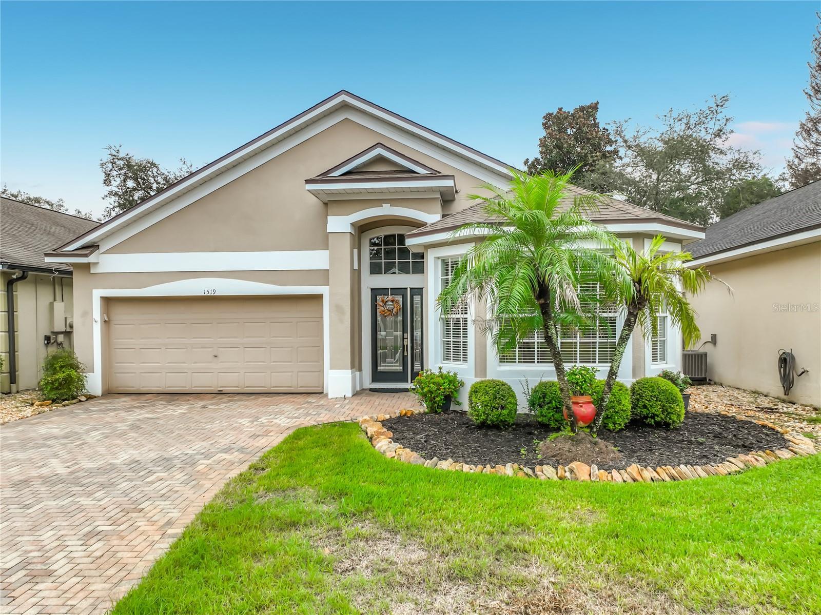 1519 Woodsglen Dr — photo