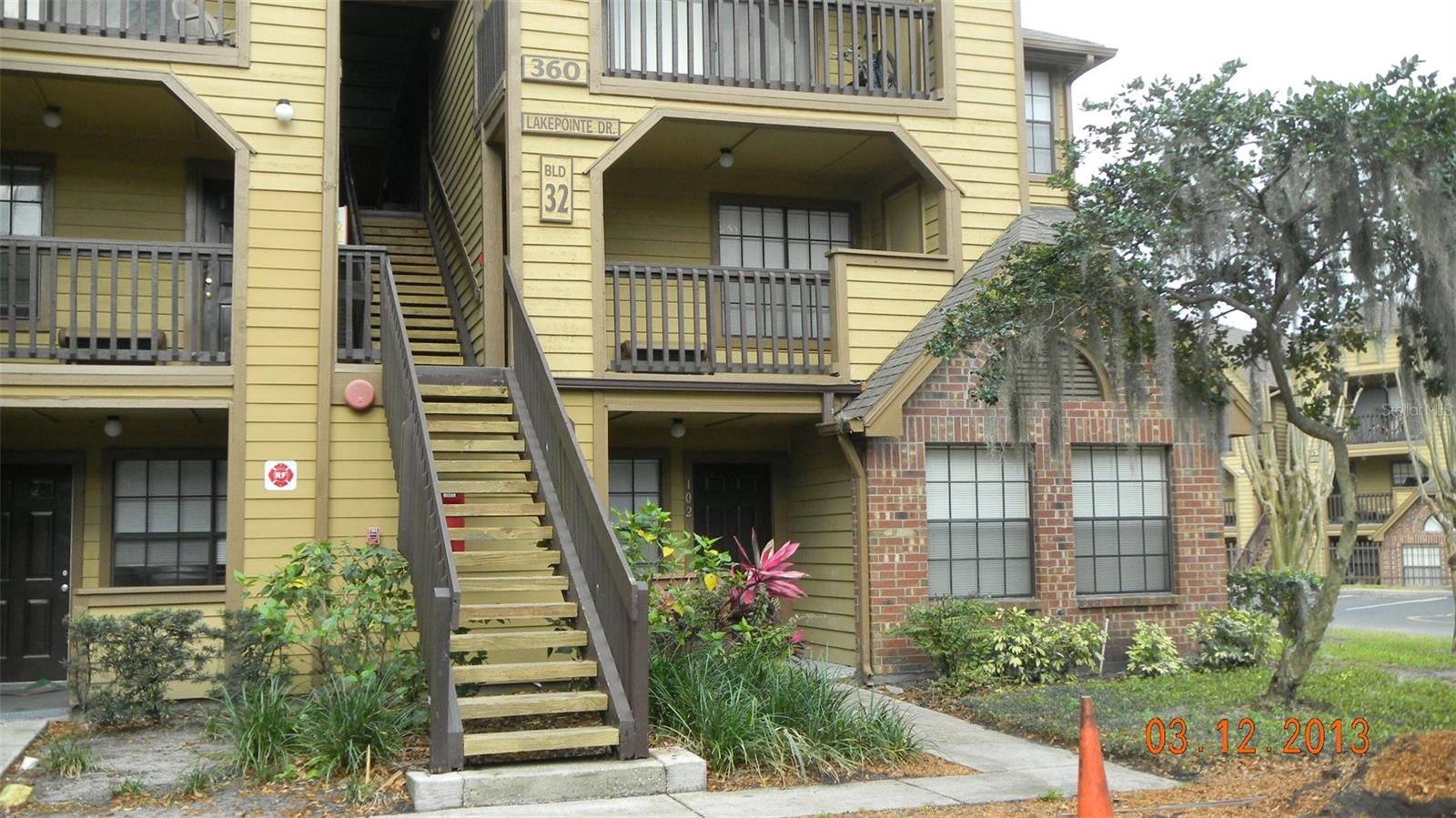 360 Lakepointe Dr #202 — photo