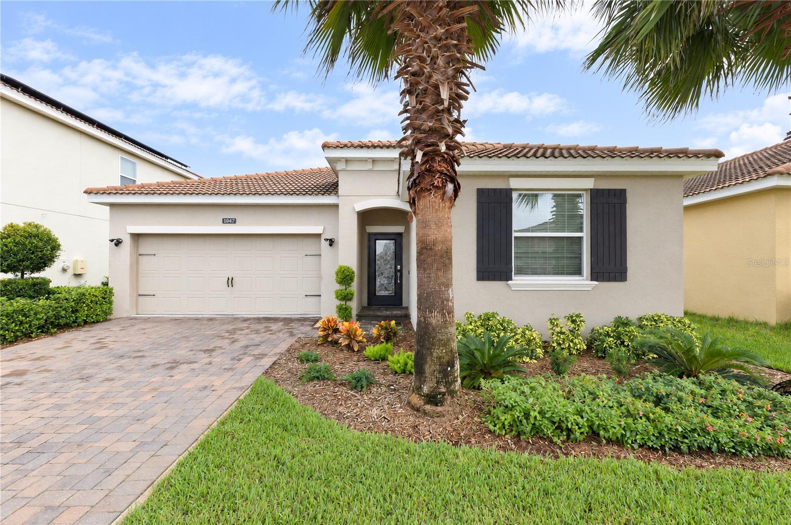 1047 Oak Bluff Dr — photo