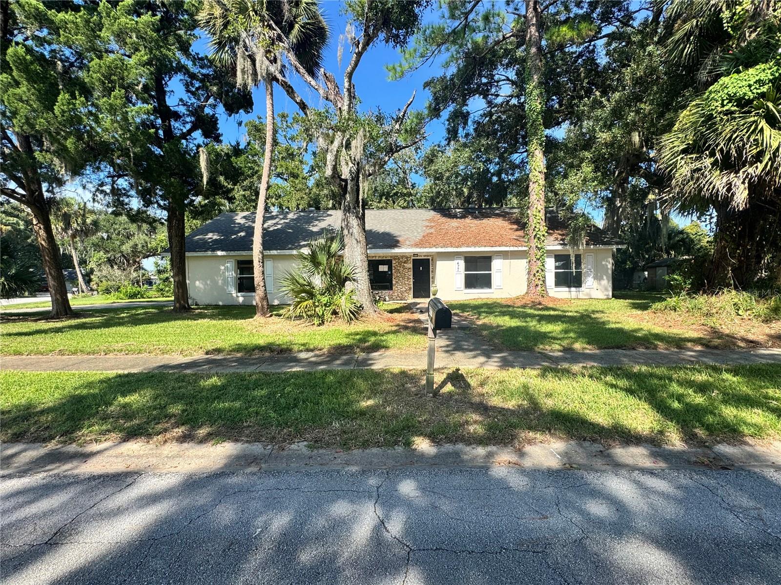 477 Woodstock Dr — photo