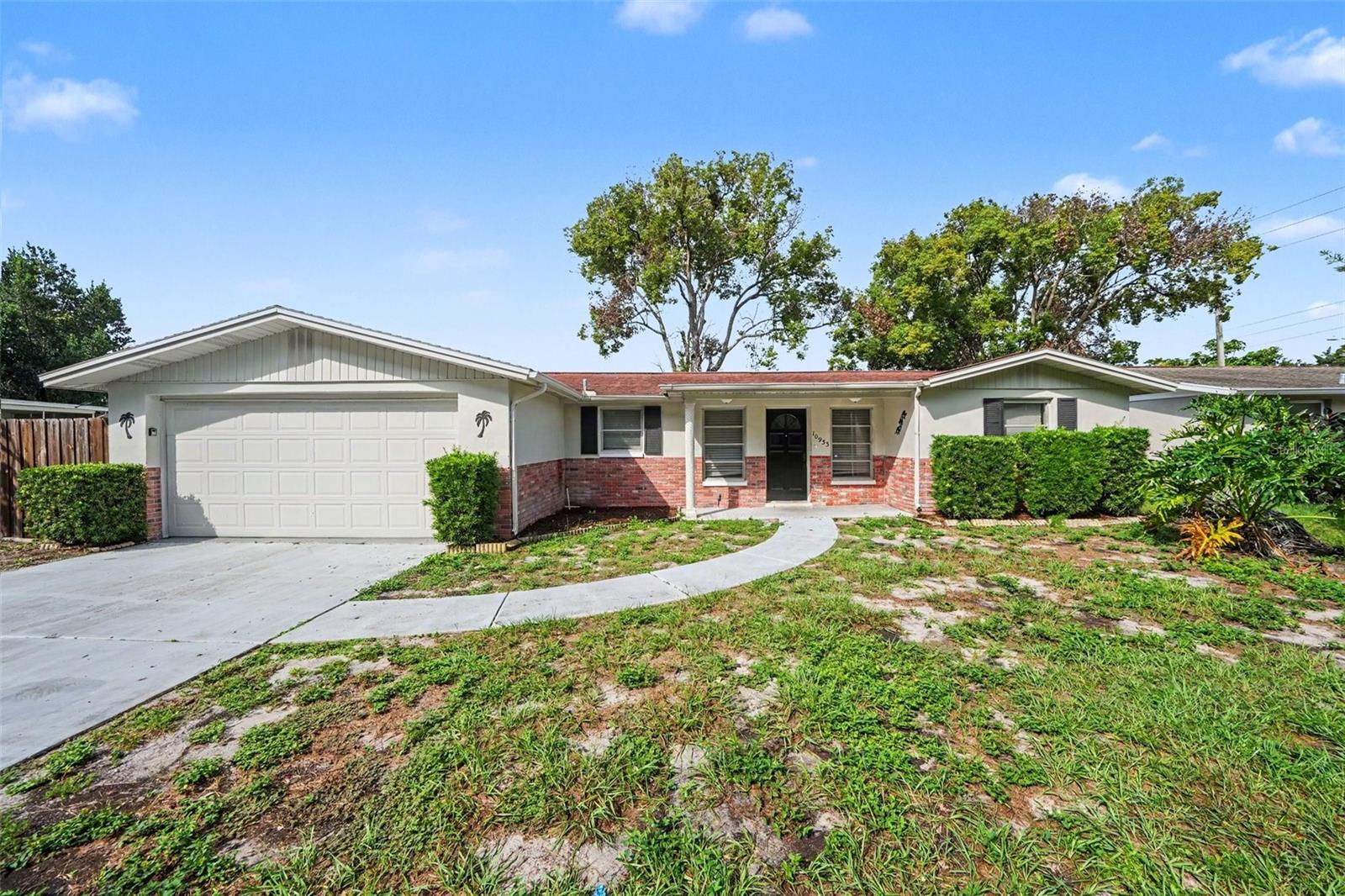 10933 Stamford Dr — photo