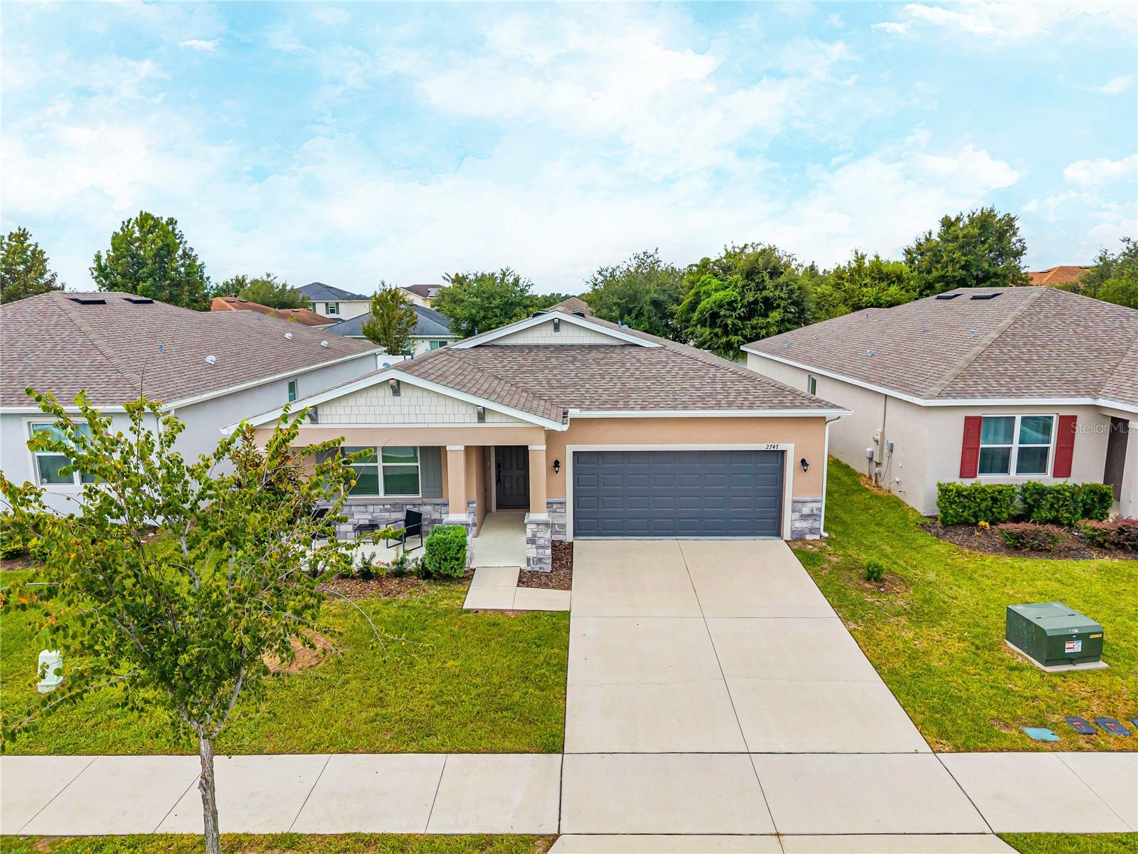 2747 Rowan St — photo