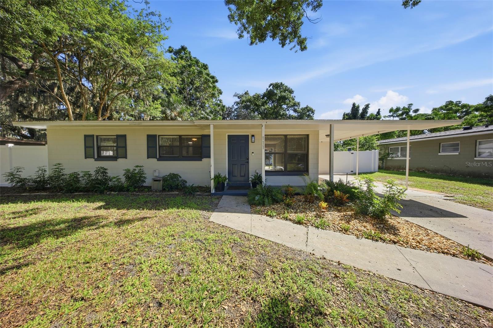 111 E Lauren Ct — photo
