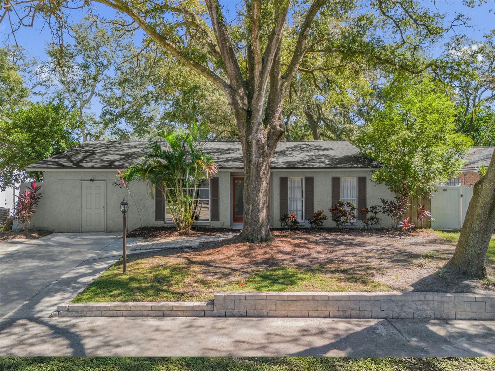 9627 Hidden Oaks Cir — photo