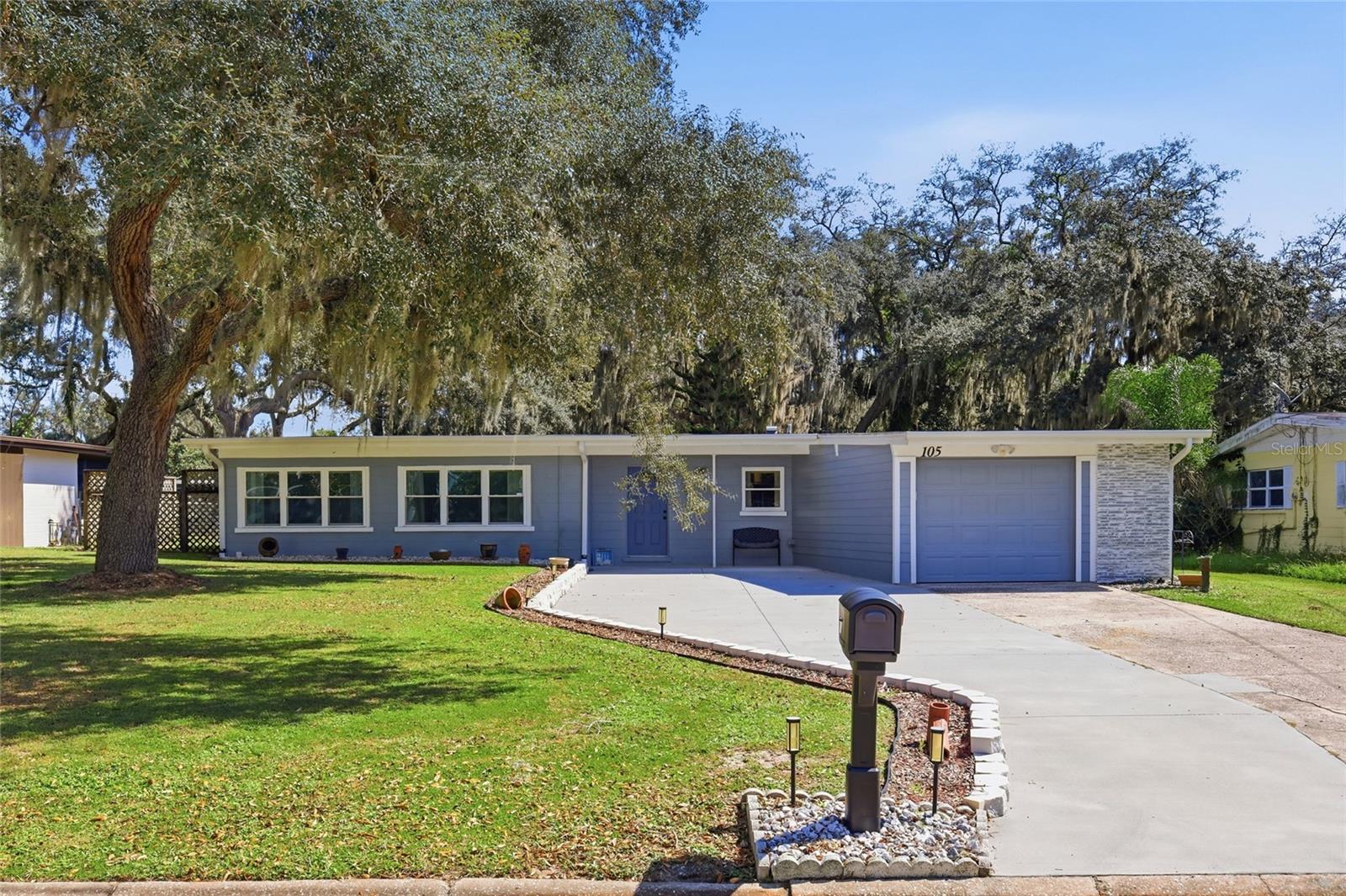 105 S Hilltop Dr — photo