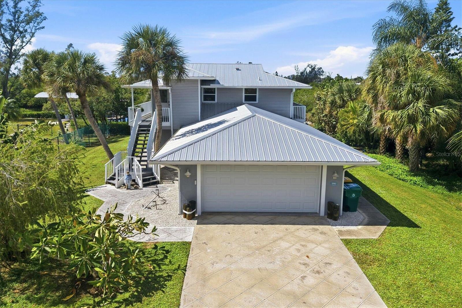 900 Oxford Dr — photo