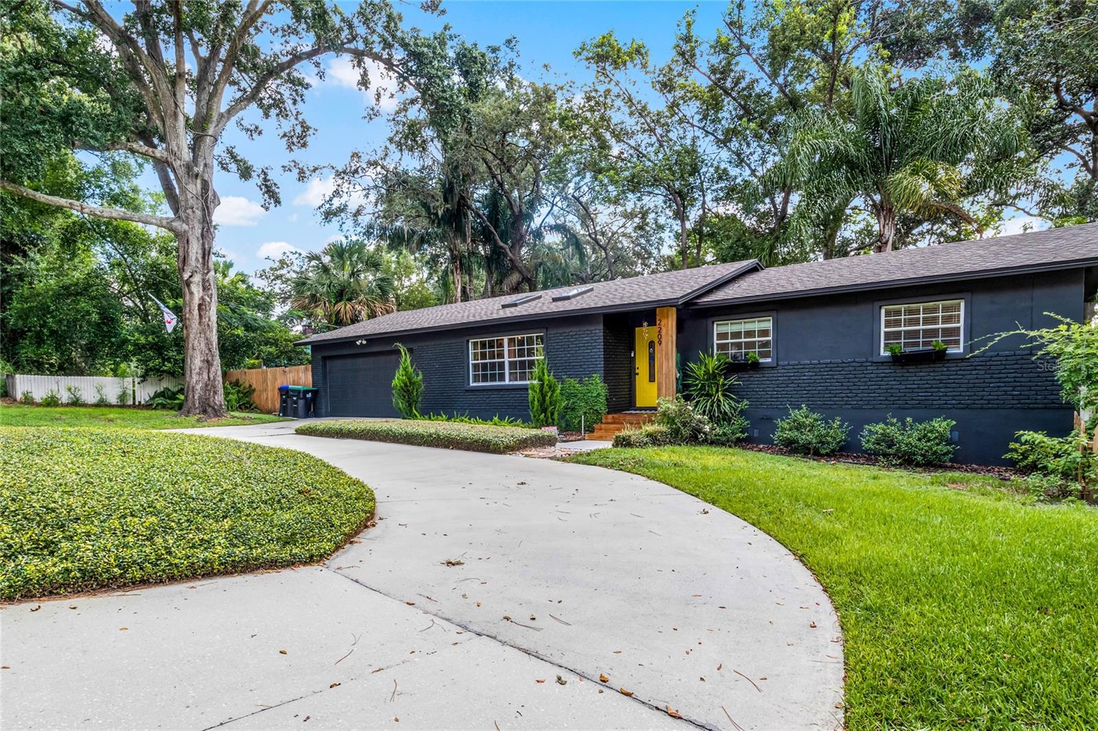 2209 Good Homes Rd — photo