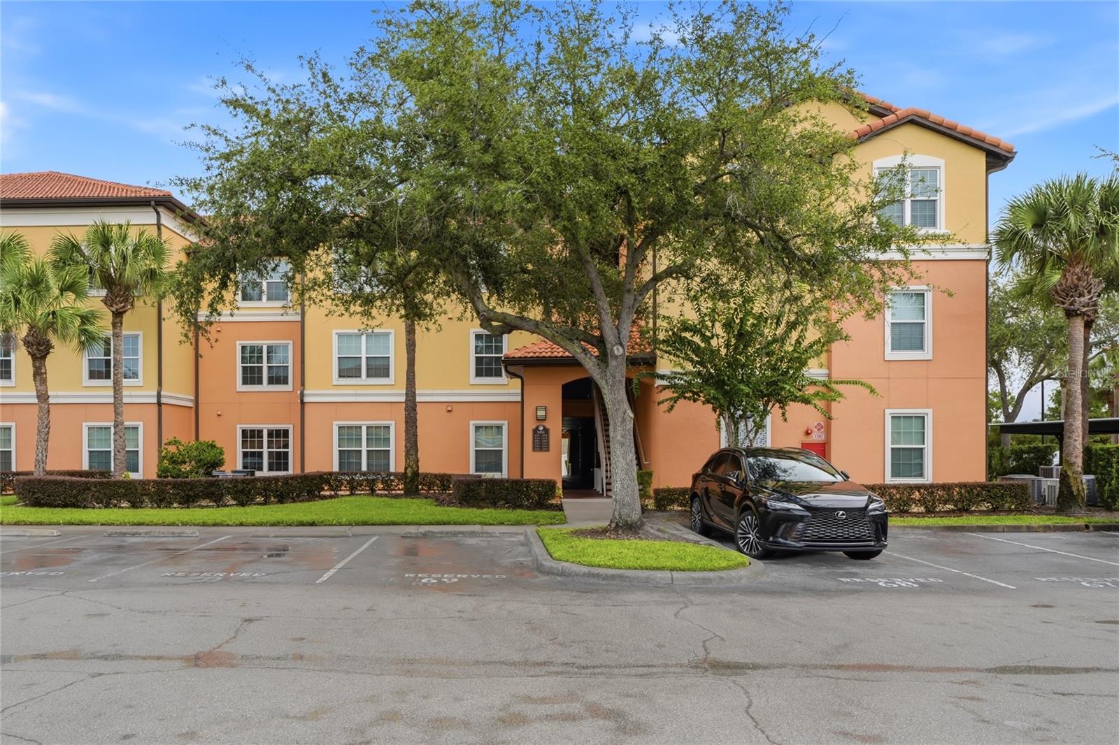 5451 Vineland Rd #2301 — photo