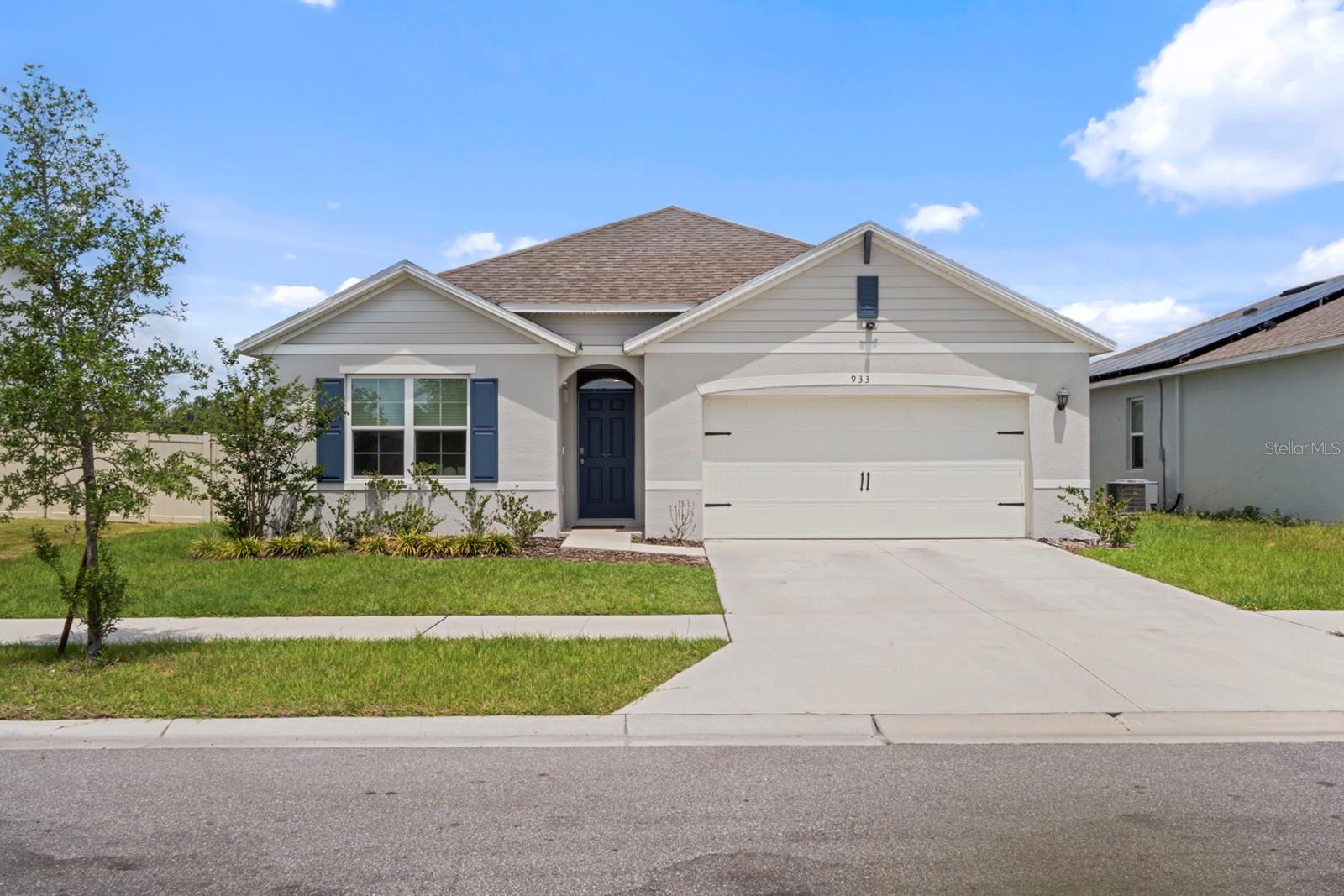 933 Ambleside Dr — photo