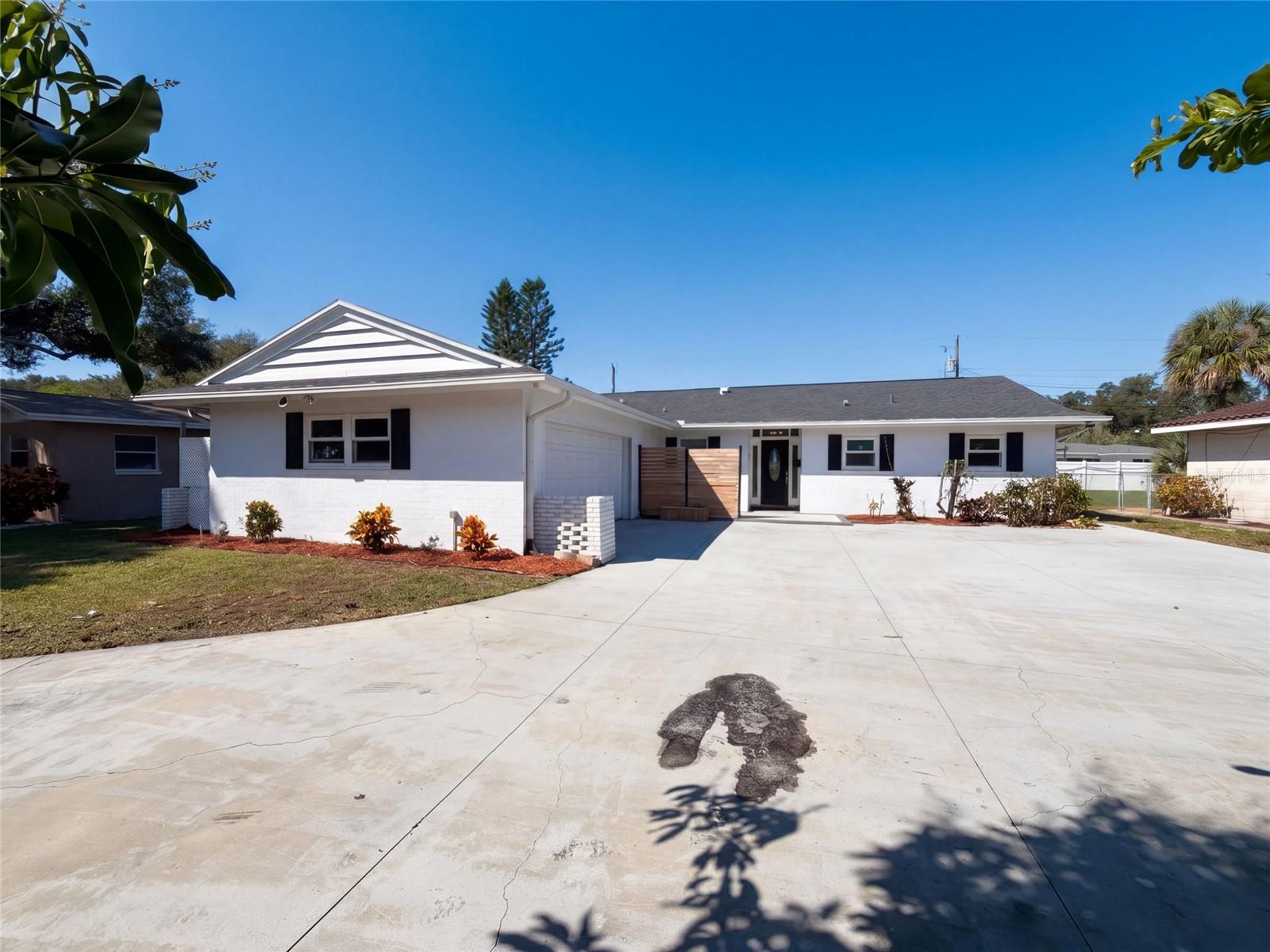 2645 Roy Hanna Dr S — photo