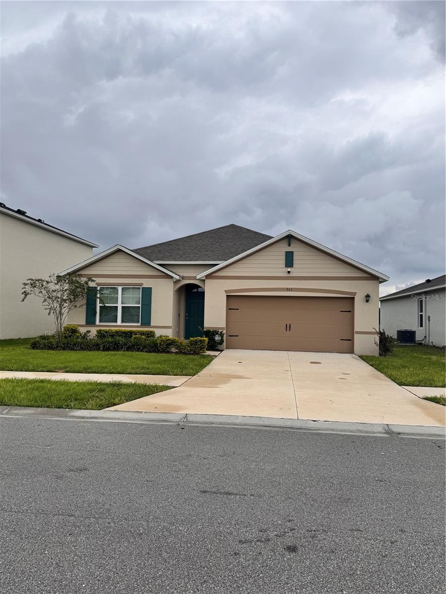 913 Ambleside Dr — photo
