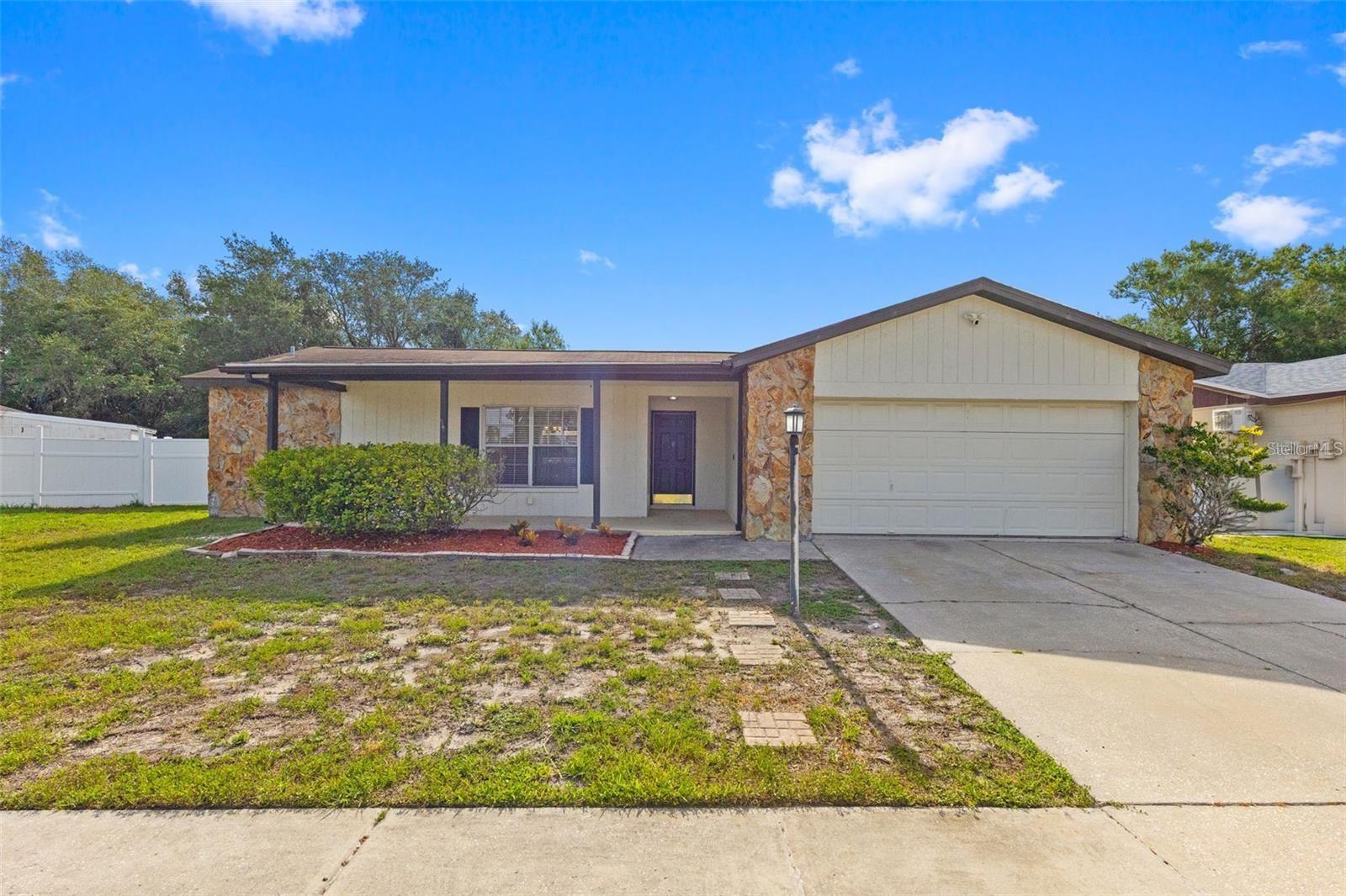 1358 Foxboro Dr — photo