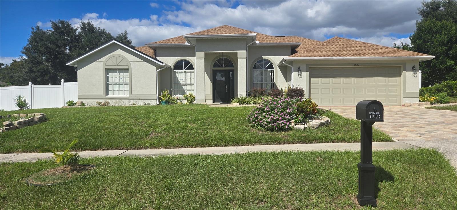 1527 High Grove Way — photo