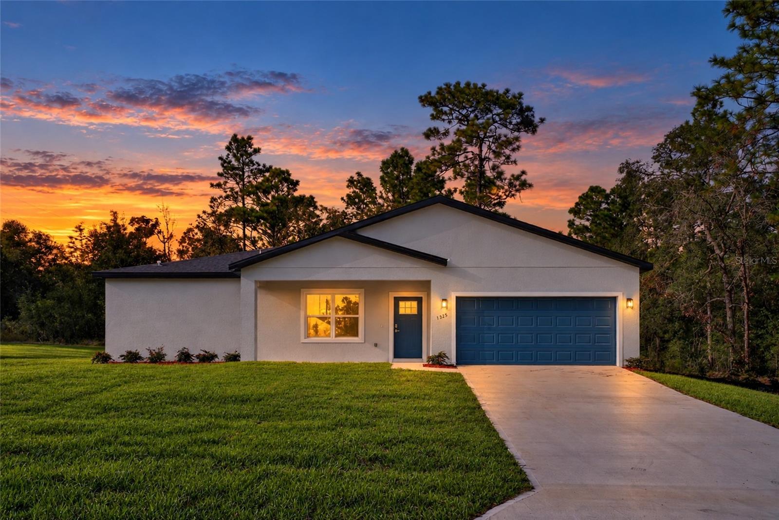 1325 W Evergreen Dr — photo