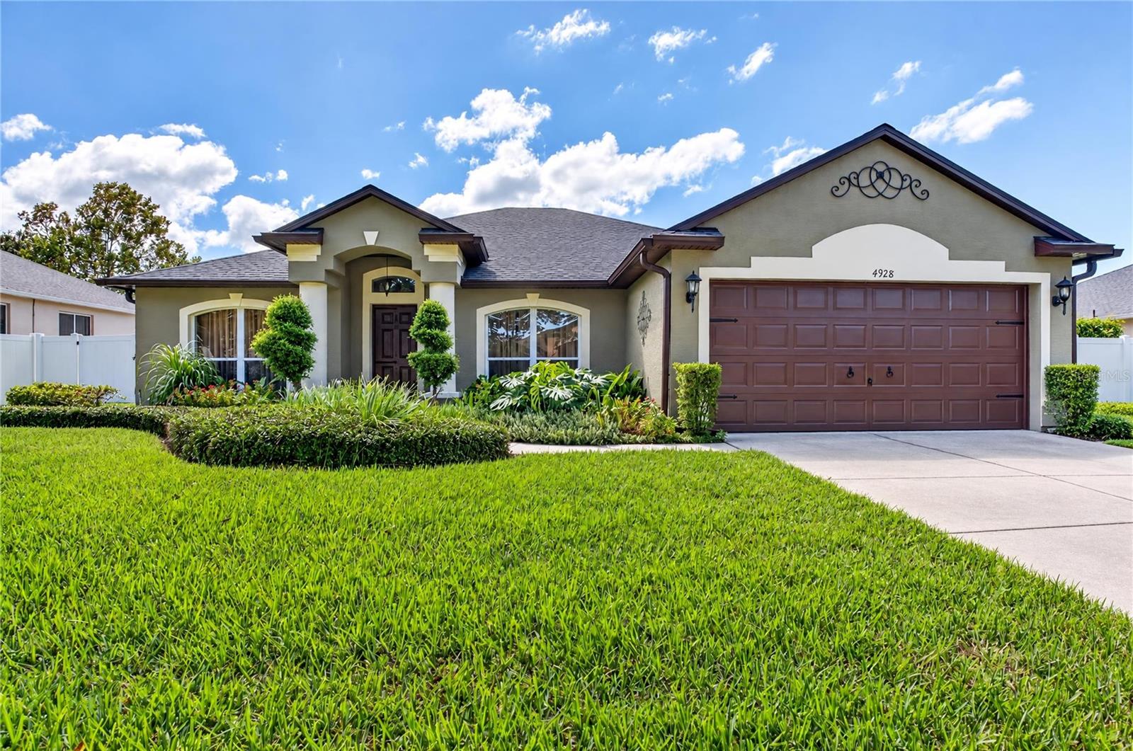 4928 Lazy Oaks Way — photo