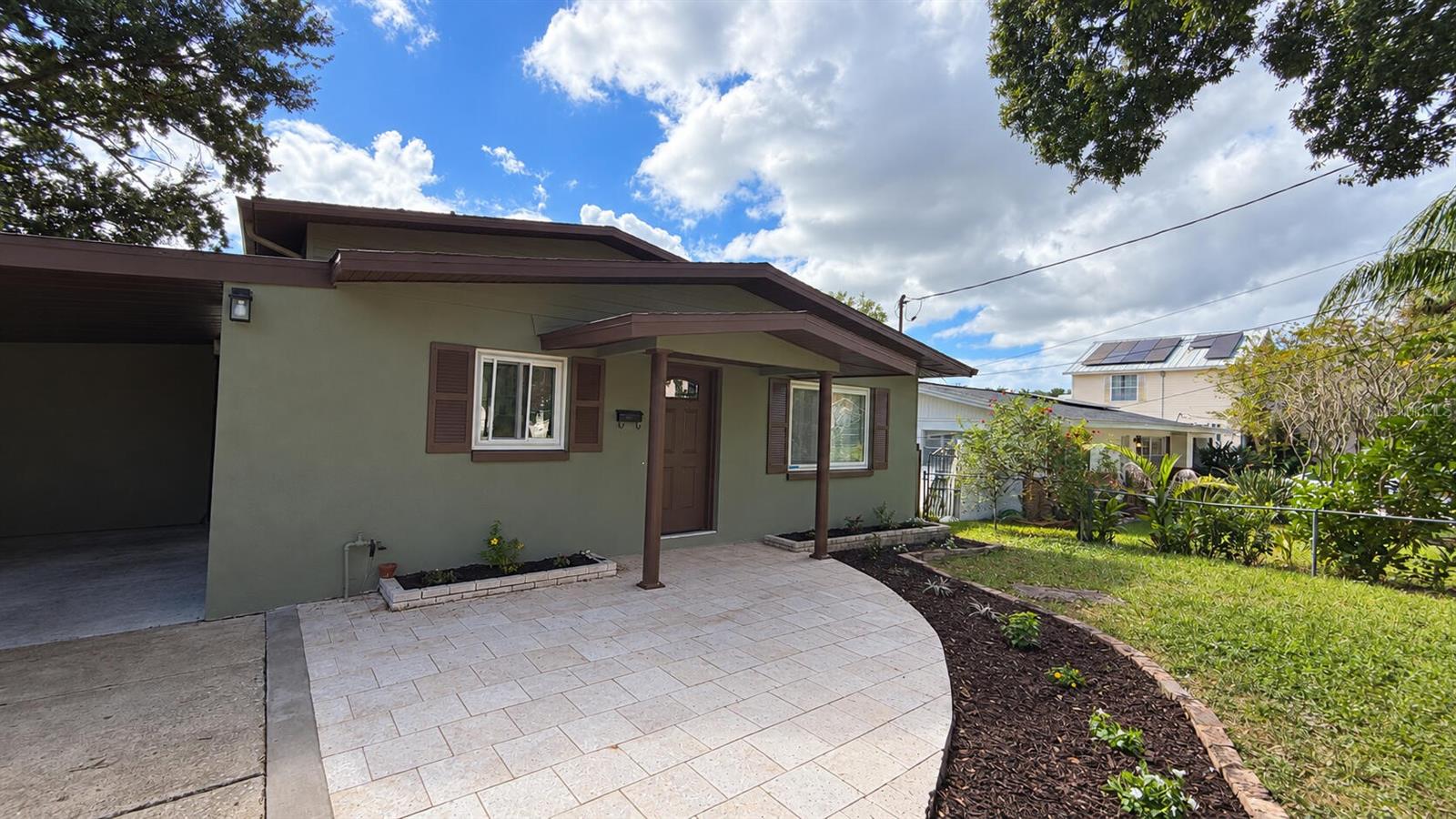 328 W Comanche Ave — photo