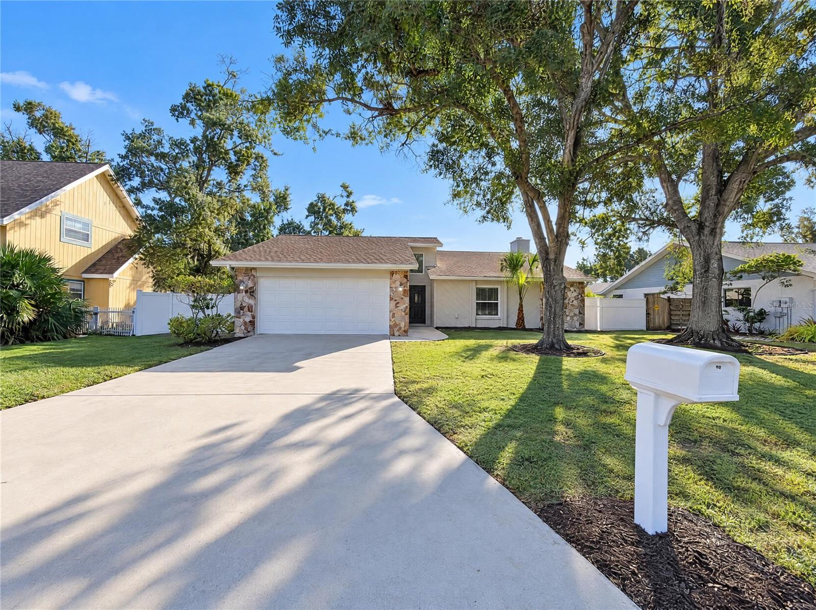 8421 Cypress Lake Cir — photo