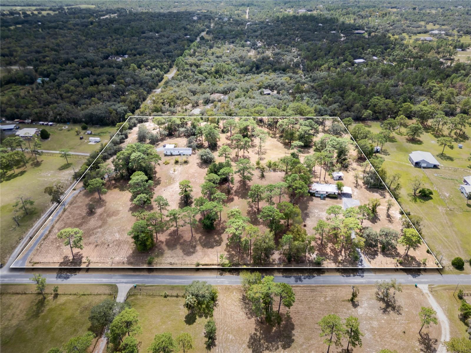 4982 W Woodlawn St — photo