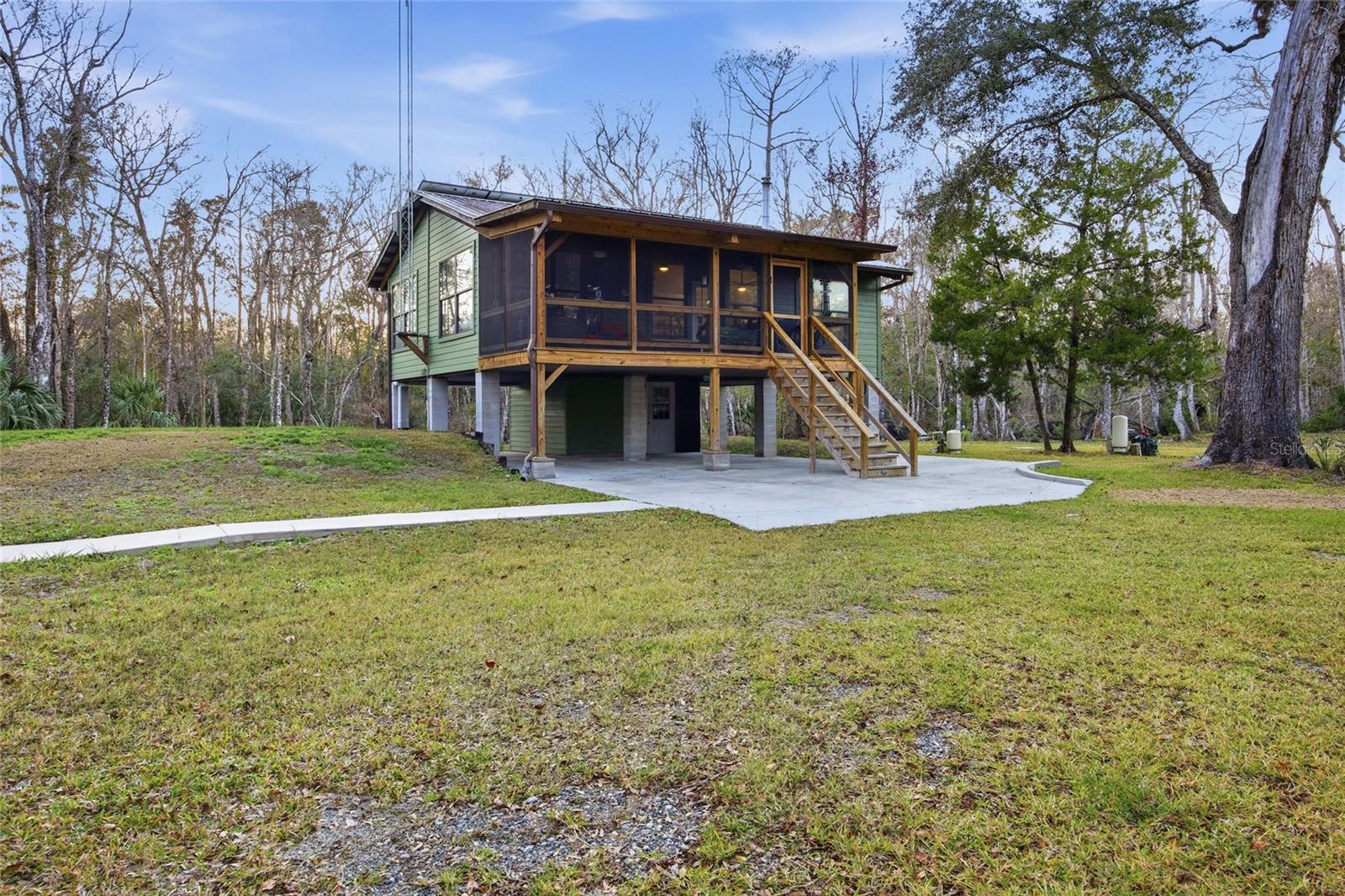 00 Clayton Rd — photo