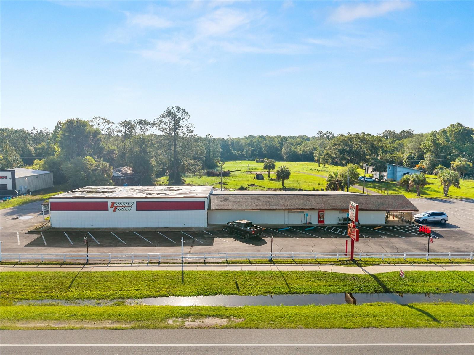 17313 NE US Hwy 301 — photo
