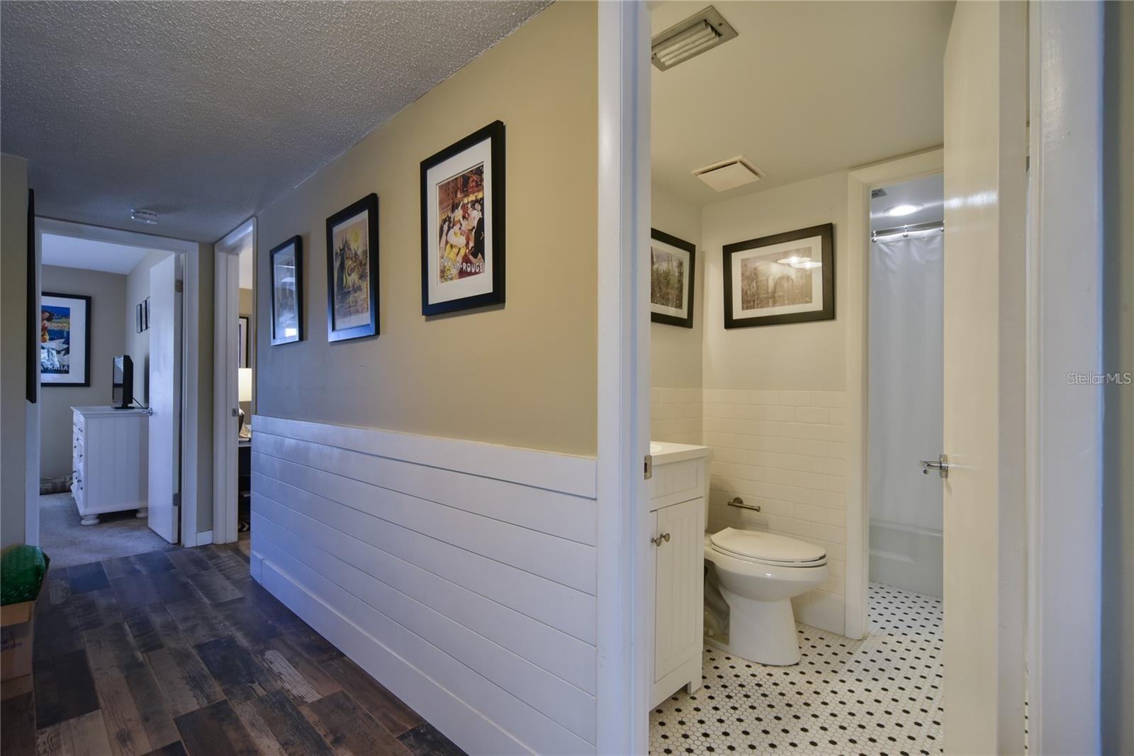 637 Midway Dr #B — photo