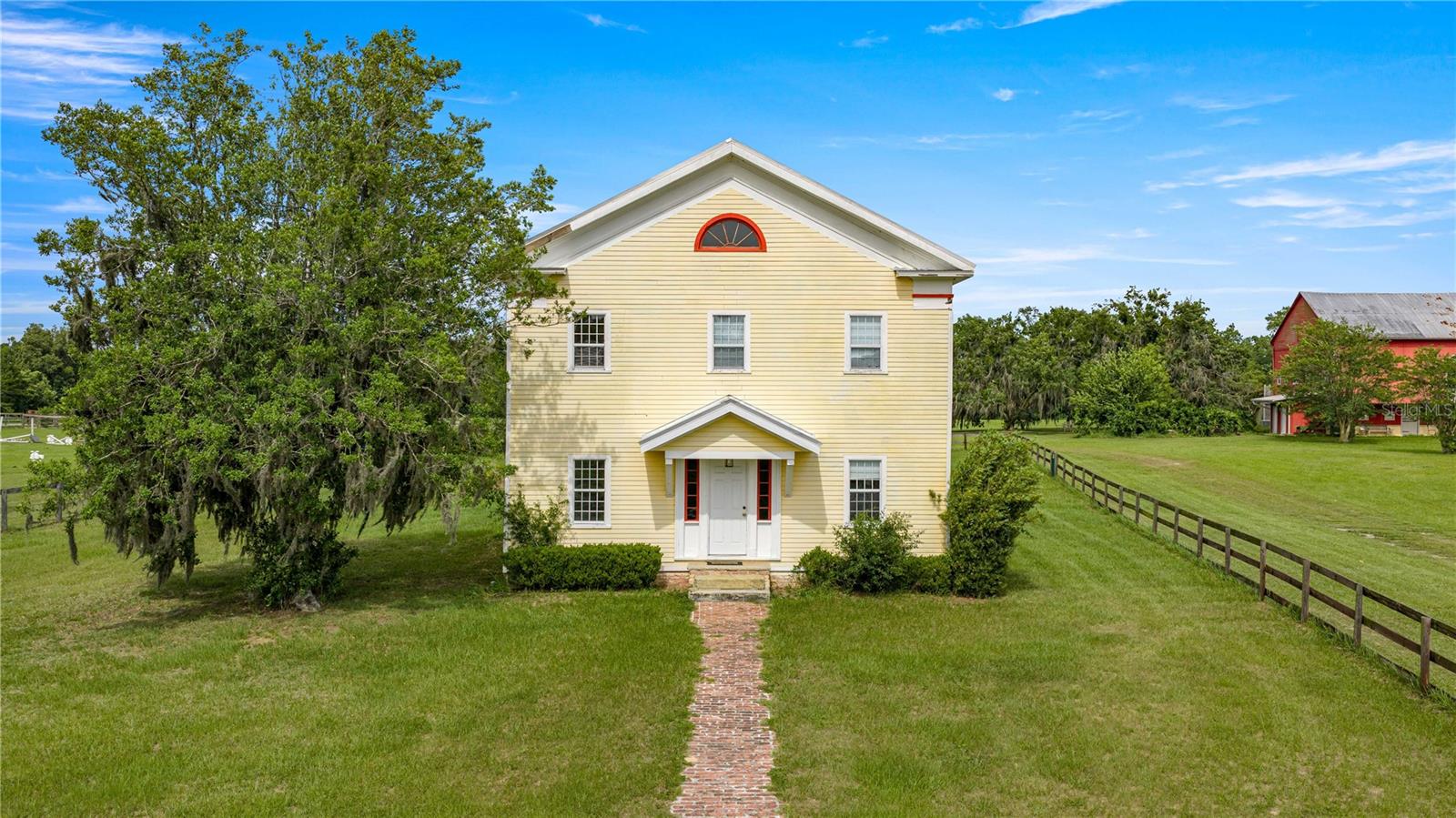 13939 N US Highway 441 #(Yellow House) — photo